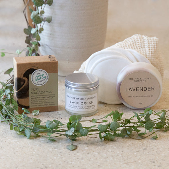 Sustainable Christmas Pamper gift pack. Plastic-free.