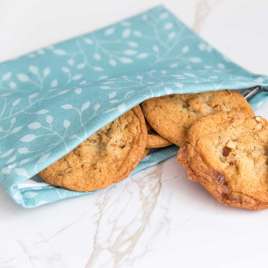 Load image into Gallery viewer, Leaves 4myearth reusable plastic-free food pocket with biscuits inside. Made from cotton canvas and plant-based lining.
