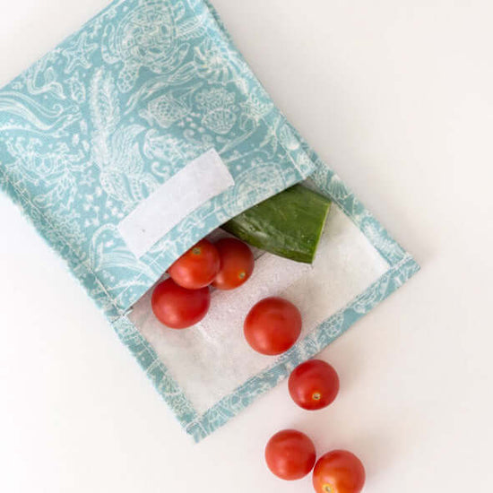 Load image into Gallery viewer, 4myearth reusable lunchbox food pocket Green leaves design.
