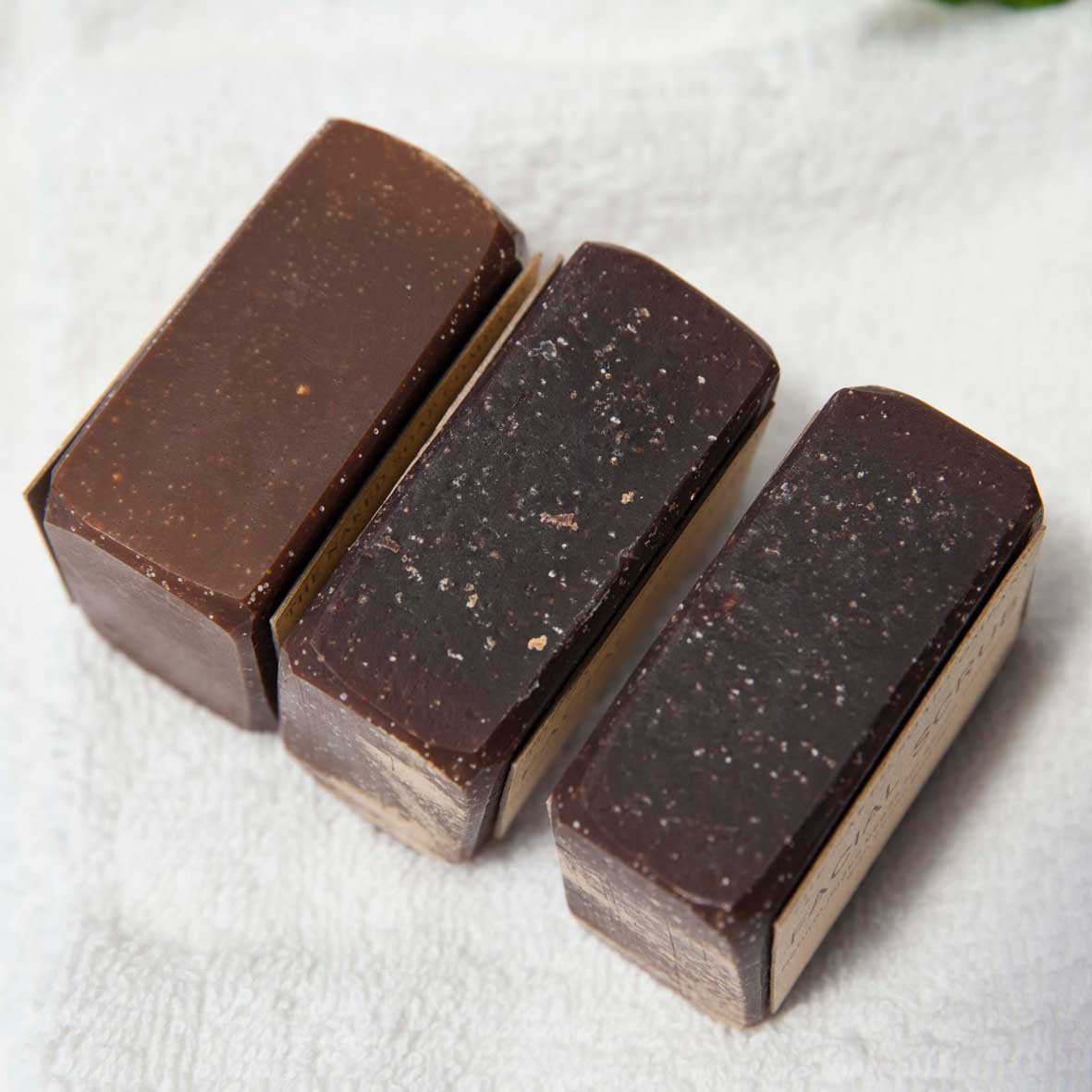 Load image into Gallery viewer, 3 plastic-free facial scrub bars. Adelaide Eco Shop. Diminish.
