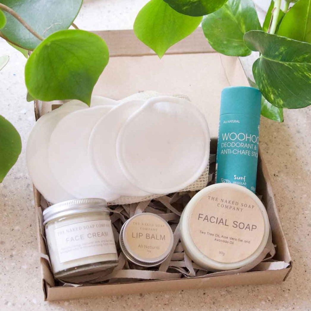 Eco box filled with plastic-free personal care products. Planet-friendly, vegan & non tox.